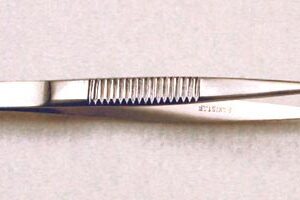 Splinter Forceps 4 1/2  Serrated